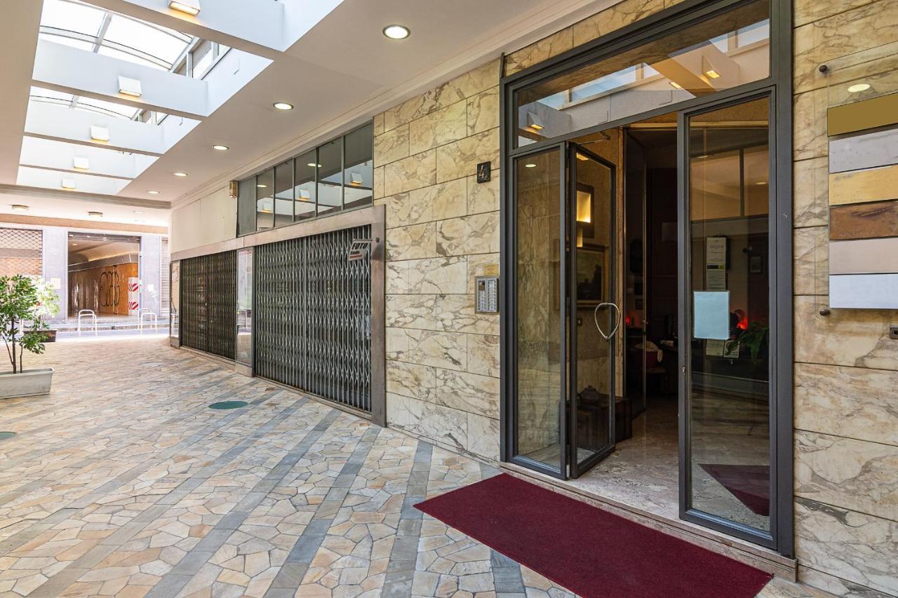 מילאנו Classbnb - Two Apartments 400 Meters From The Duomo מראה חיצוני תמונה
